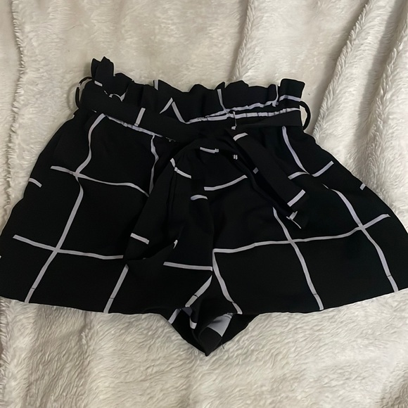 Grid paper bag high waisted shorts with matching tie - Picture 2 of 5